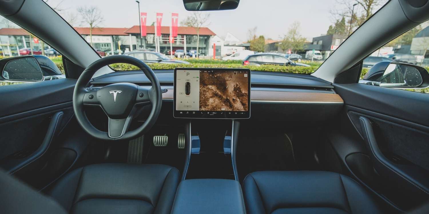 Tesla software Cómo funciona y las últimas actualizaciones